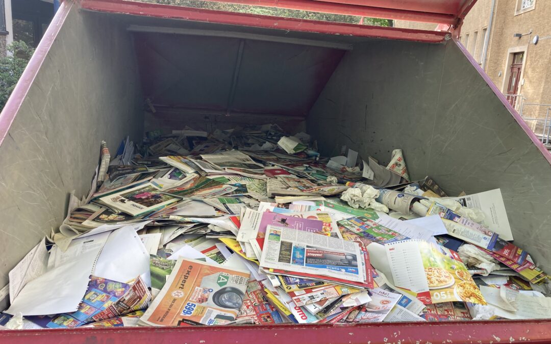 Die 4. Klassen bedanken sich bei allen fleißigen Unterstützern – der Papiercontainer hat sich ordentlich gefüllt!